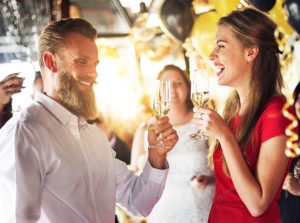 celebrar con champagne en pareja - alianzas exclusivas